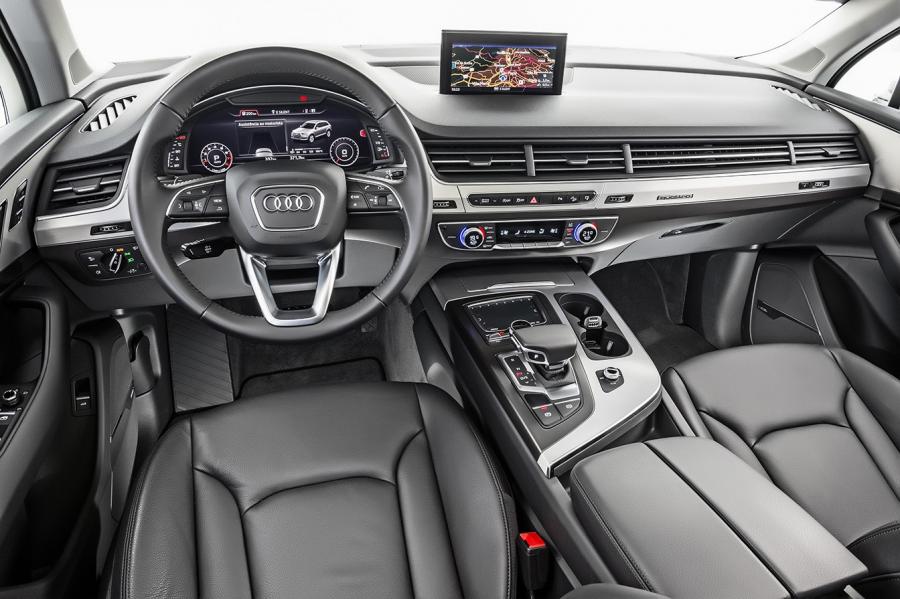 Торпедо Audi Q7 TFSI Quattro (4M) 2016 года  (LA) (фото 17 из 40)